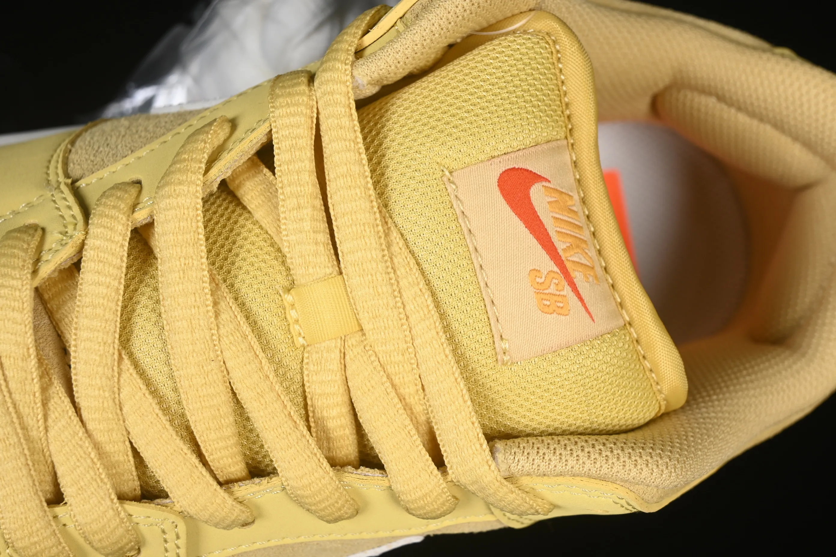 All Categories Nk SB Dunk Series Nk SB Dunk Low Low-top sneakers Nike SB Dunk Low "Saturn Gold" Warm Yang Yellow Low-top casual skateboard shoes FJ1674-700